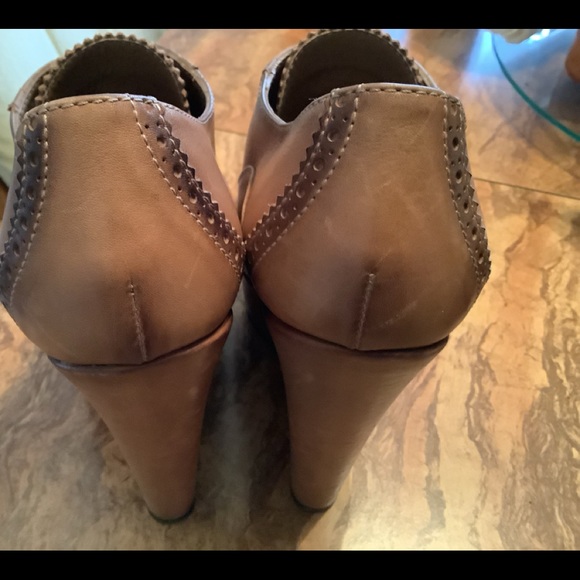 Gucci Oxford Leather Wedge Heels - Picture 9 of 11